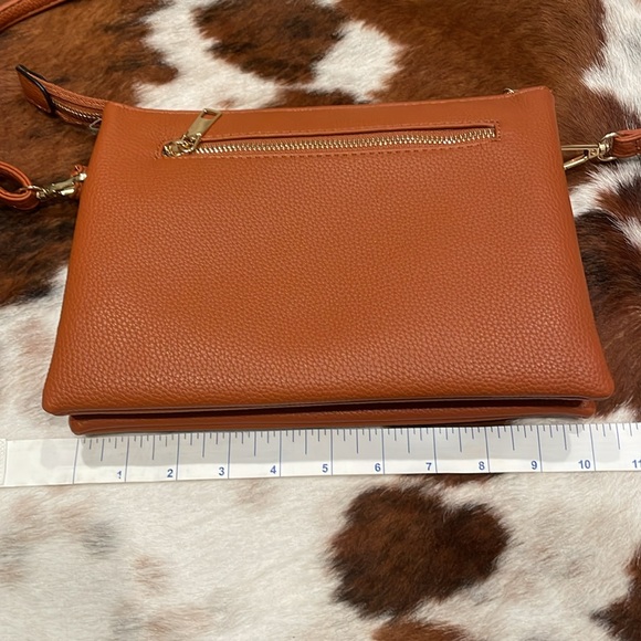 Light brown vegan leather crossbody purse - Picture 2 of 7